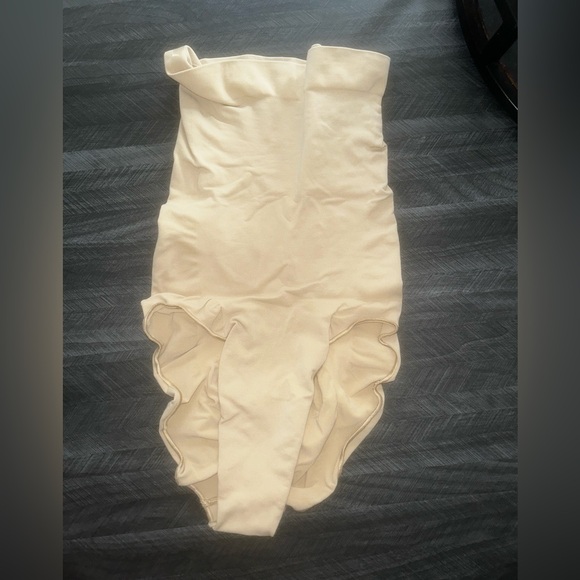 Skims Seamless Sculpt High-Waisted Brief - Picture 7 of 10